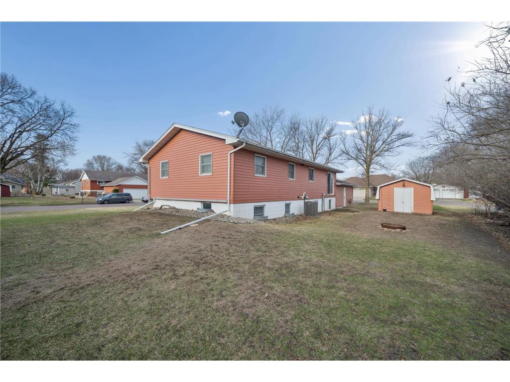 402 E 2nd Street N Truman MN 56088 7052006 image4