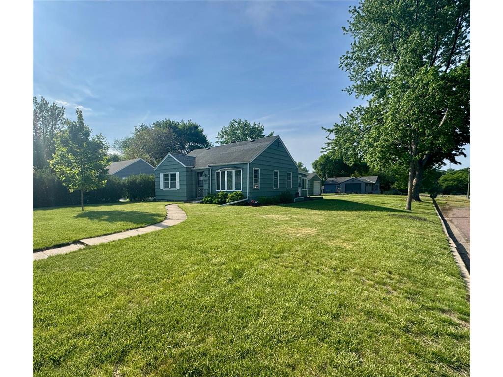 402 E Walnut Street Redwood Falls MN 56283 7025217 image3
