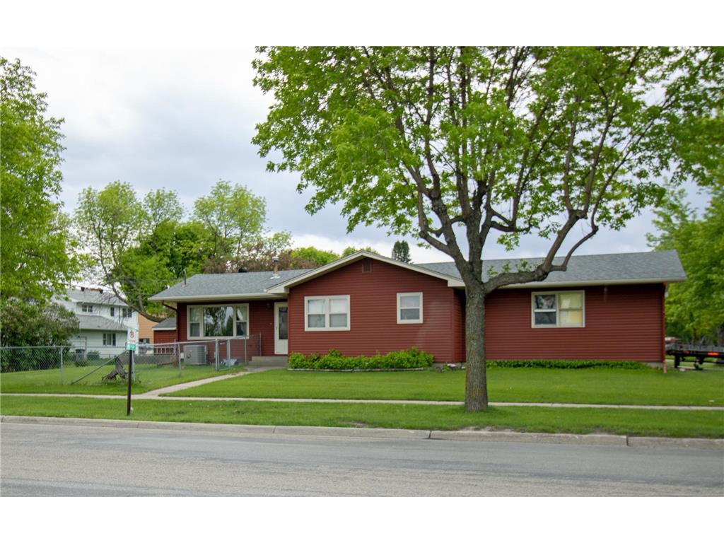 402 Maple Lane Moorhead MN 56560 6530025 image1