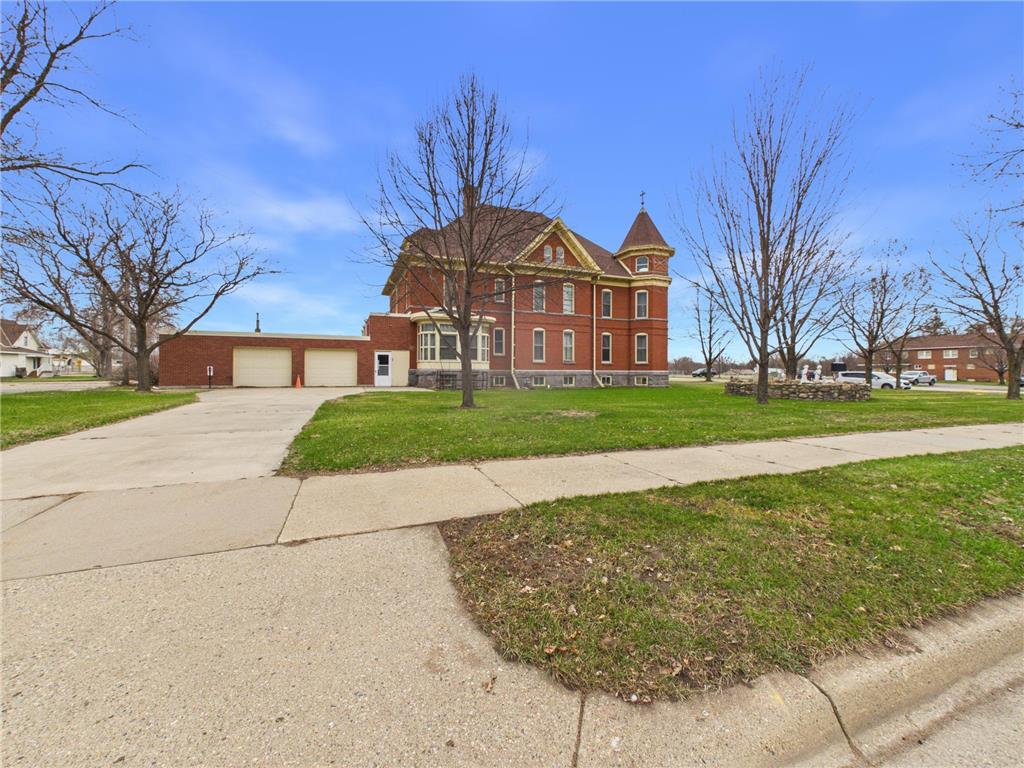 402 Second Street SE Melrose MN 56352 7068886 image1