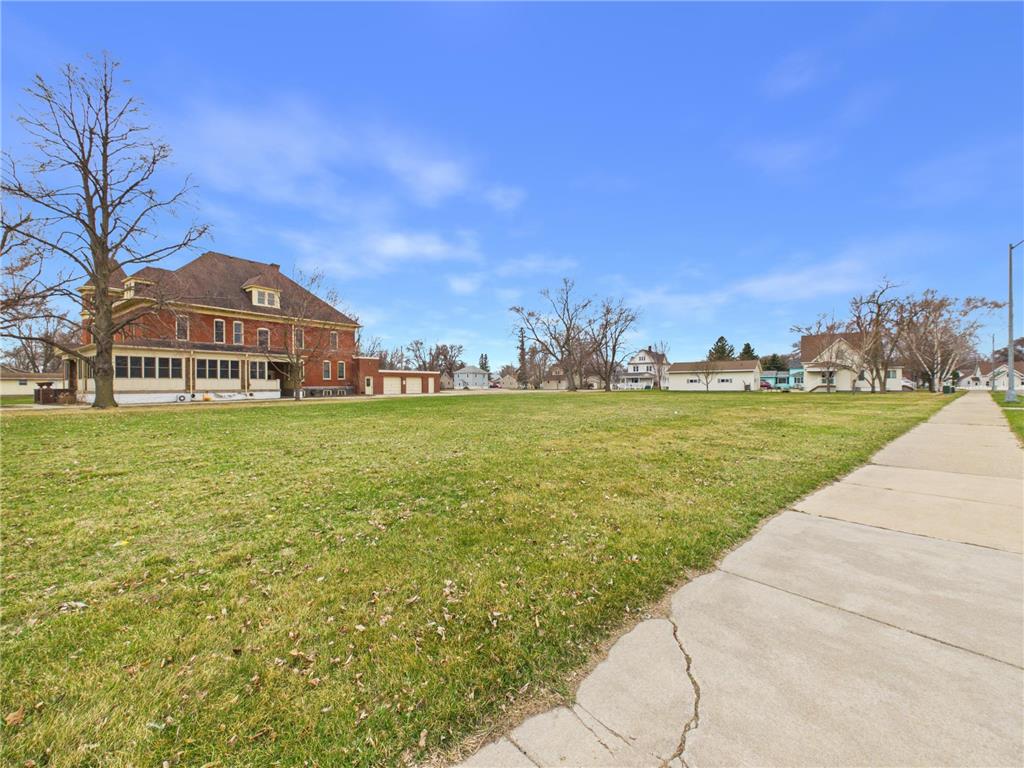 402 Second Street SE Melrose MN 56352 7068886 image41