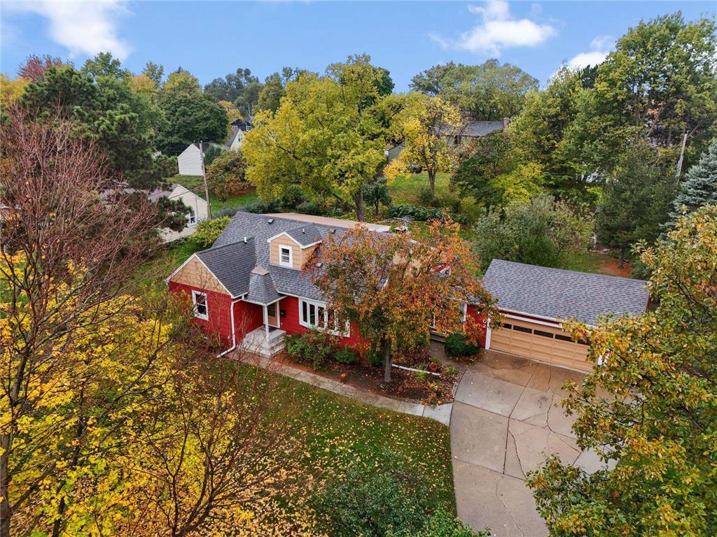 402 Sweet Briar Lane Hopkins MN 55343 6808530 image1