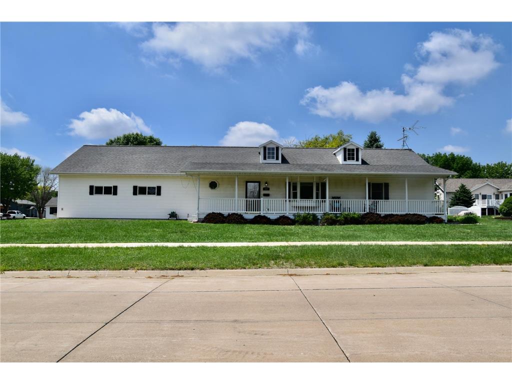403 13th Avenue NE Sibley IA 51249 7085988 image1