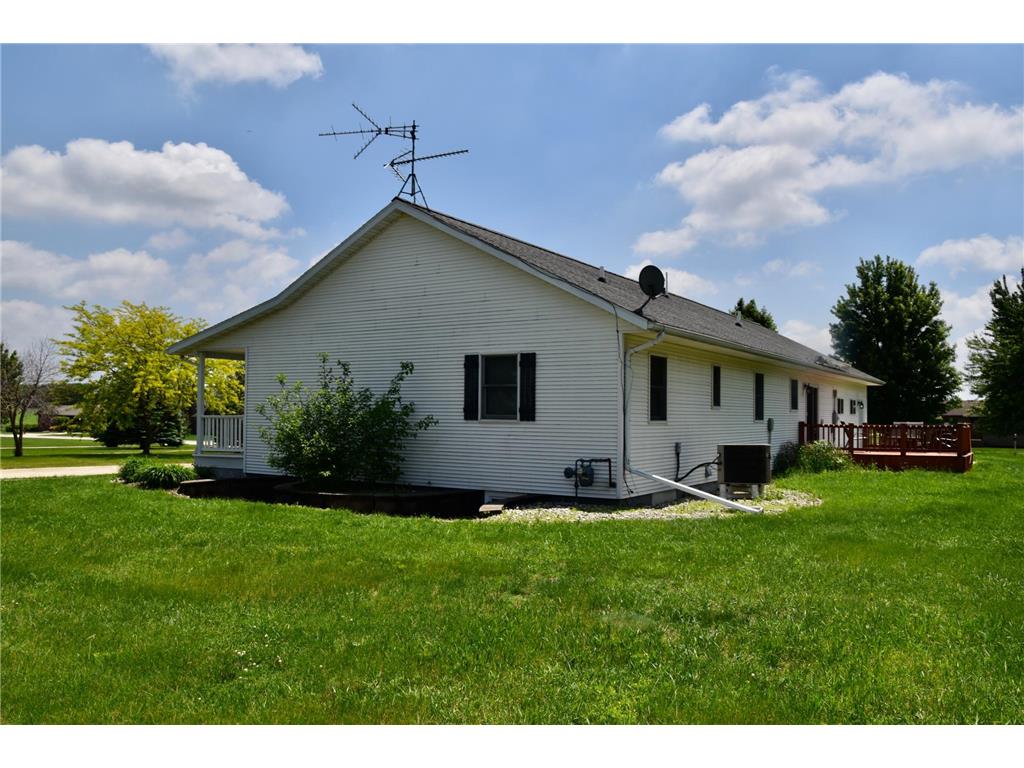 403 13th Avenue NE Sibley IA 51249 7085988 image4