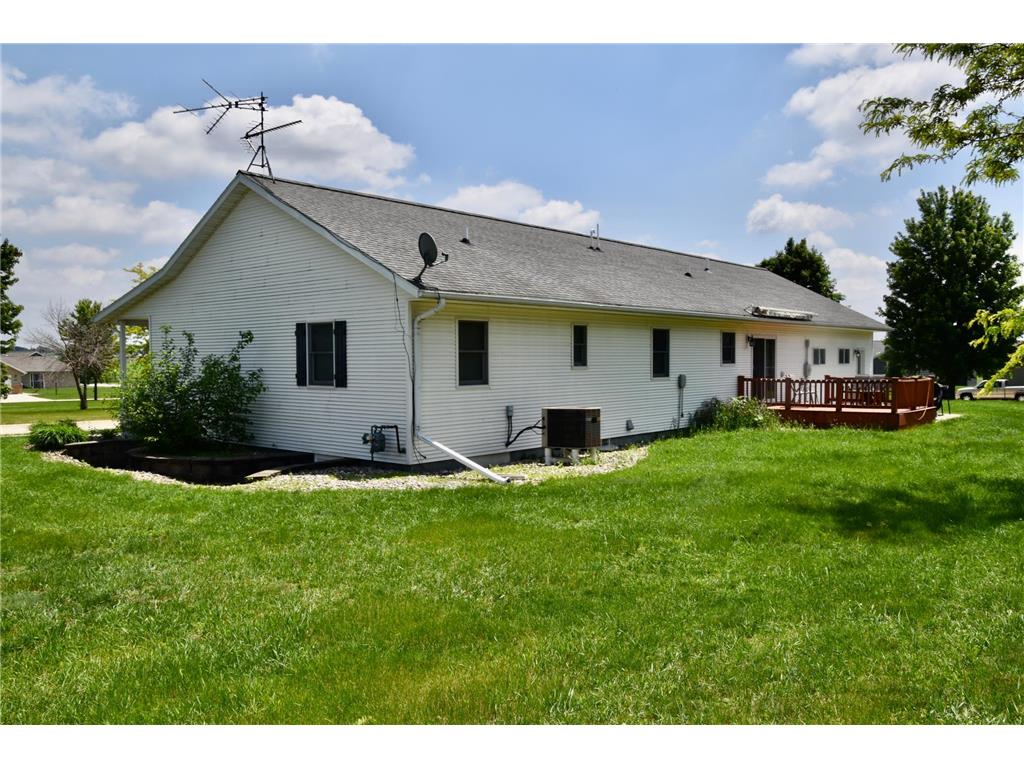 403 13th Avenue NE Sibley IA 51249 7085988 image5