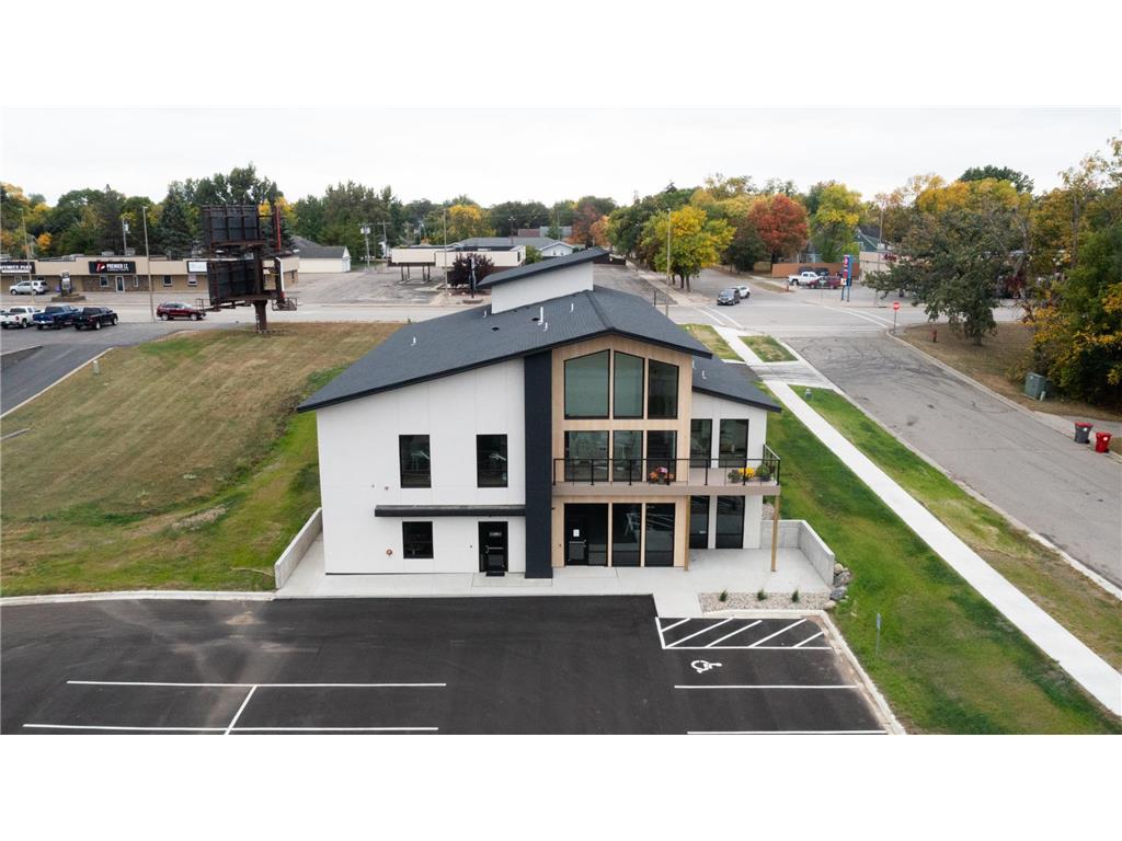403 3rd Avenue E #Suite 3 Alexandria MN 56308 - Agnes 7048861 image2