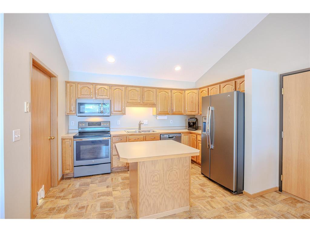 403 Clausen Avenue SW #5 Bemidji MN 56601 - Irving 7026845 image5