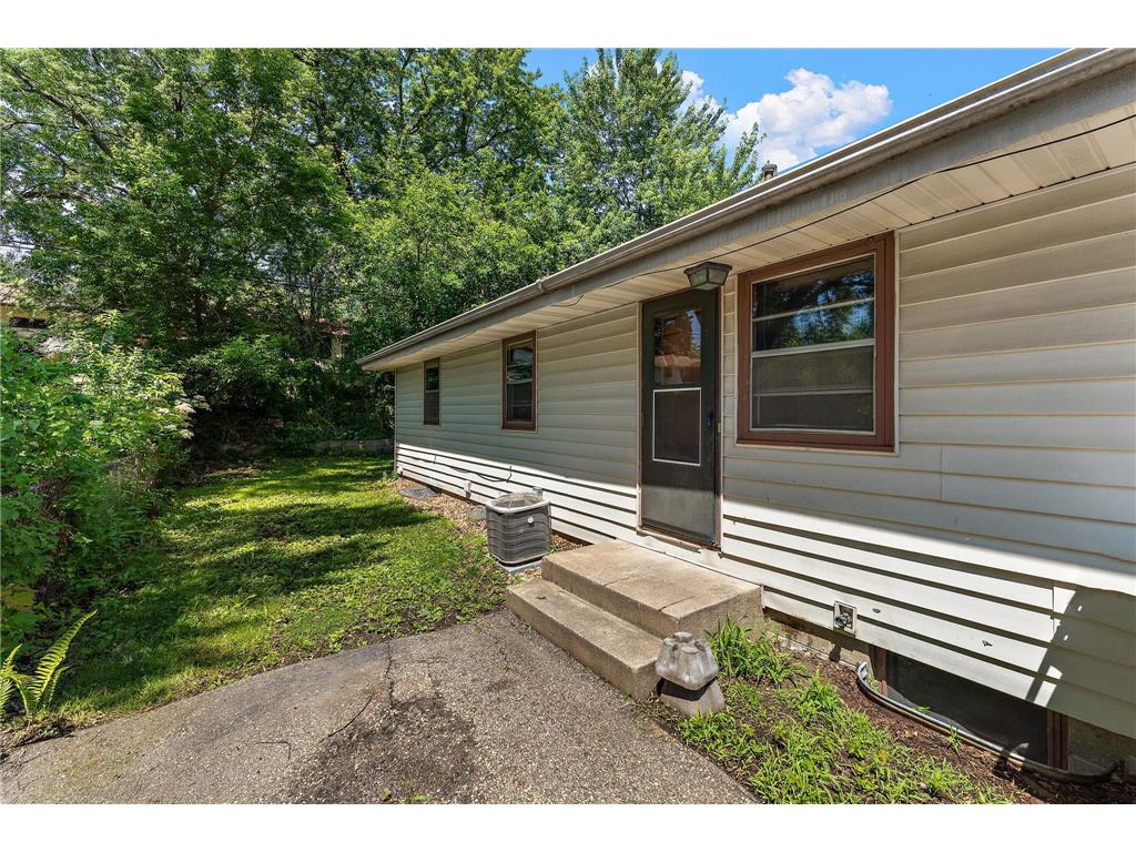 4030 Cleveland Street NE Columbia Heights MN 55421 7073754 image3