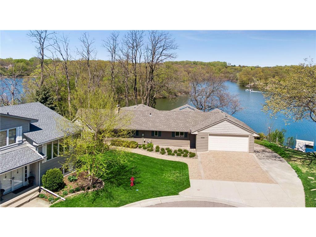 4033 Silver Lake Terrace NE Saint Anthony MN 55421 - Silver 7048213 image1