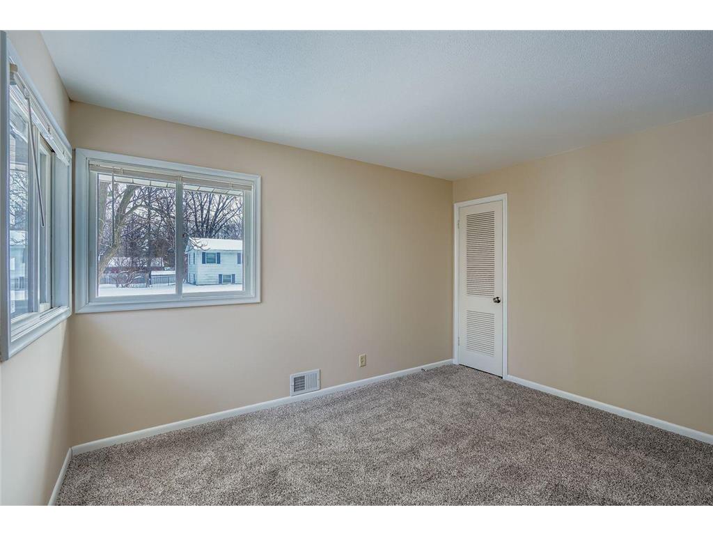 4035 Louisiana Avenue N New Hope MN 55427 7004055 image10