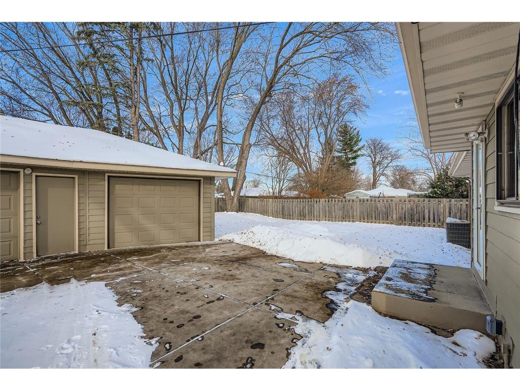 4035 Louisiana Avenue N New Hope MN 55427 7004055 image24