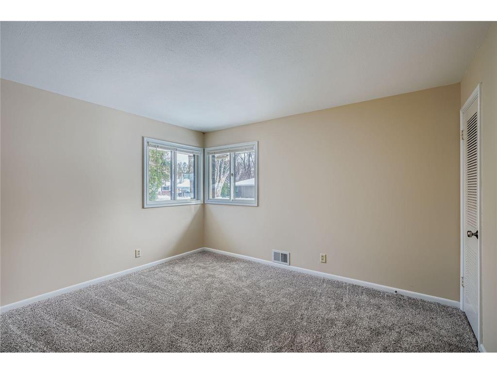 4035 Louisiana Avenue N New Hope MN 55427 7004055 image9