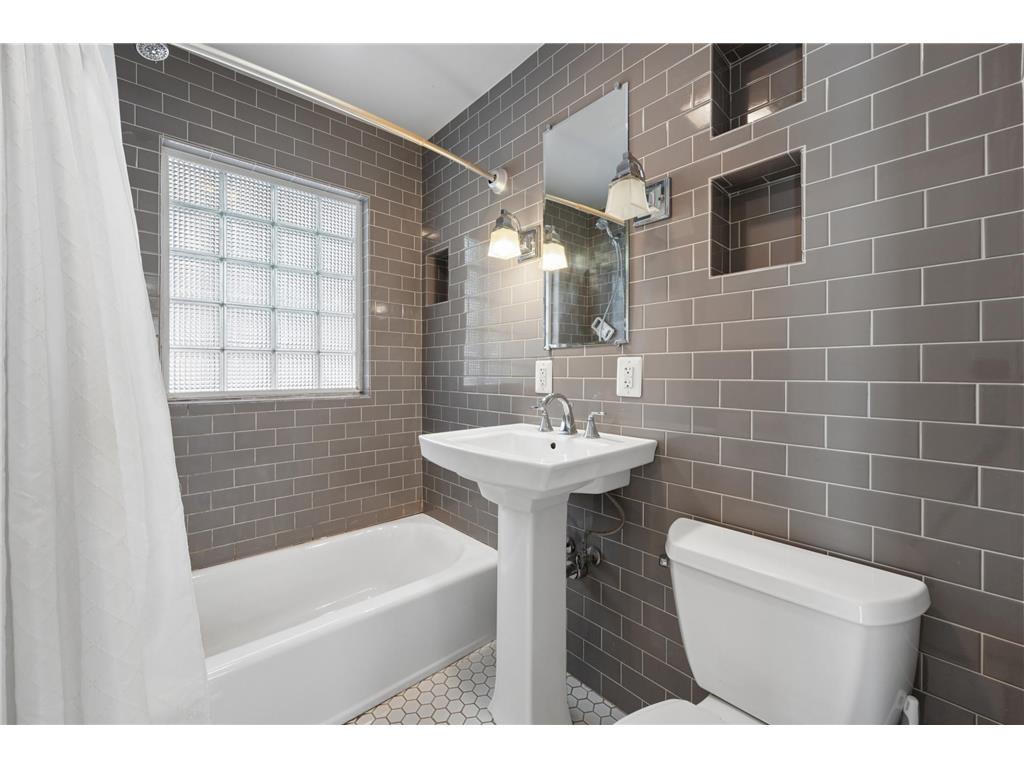 4035 Penn Avenue N Minneapolis MN 55412 7035676 image20