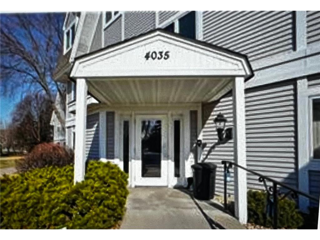 4035 Victoria Street N #206 Shoreview MN 55126 7051378 image1
