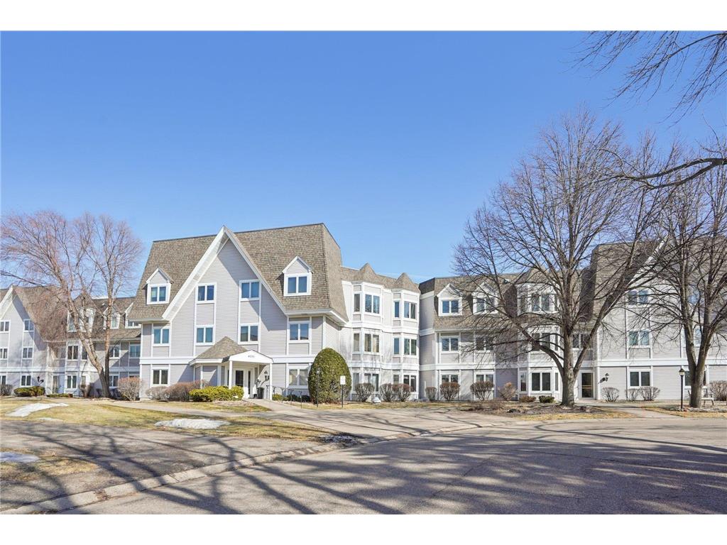 4035 Victoria Street N #212 Shoreview MN 55126 7026741 image1