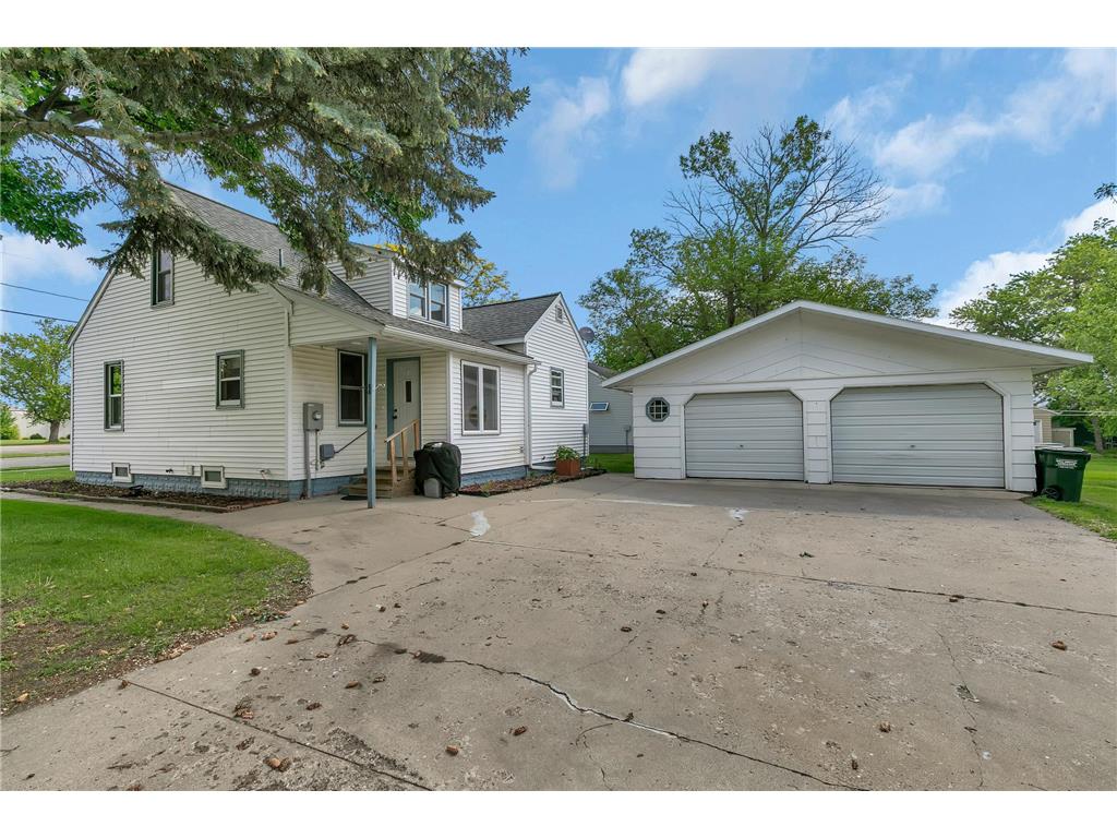 404 3rd Street SE Melrose MN 56352 6543933 image1