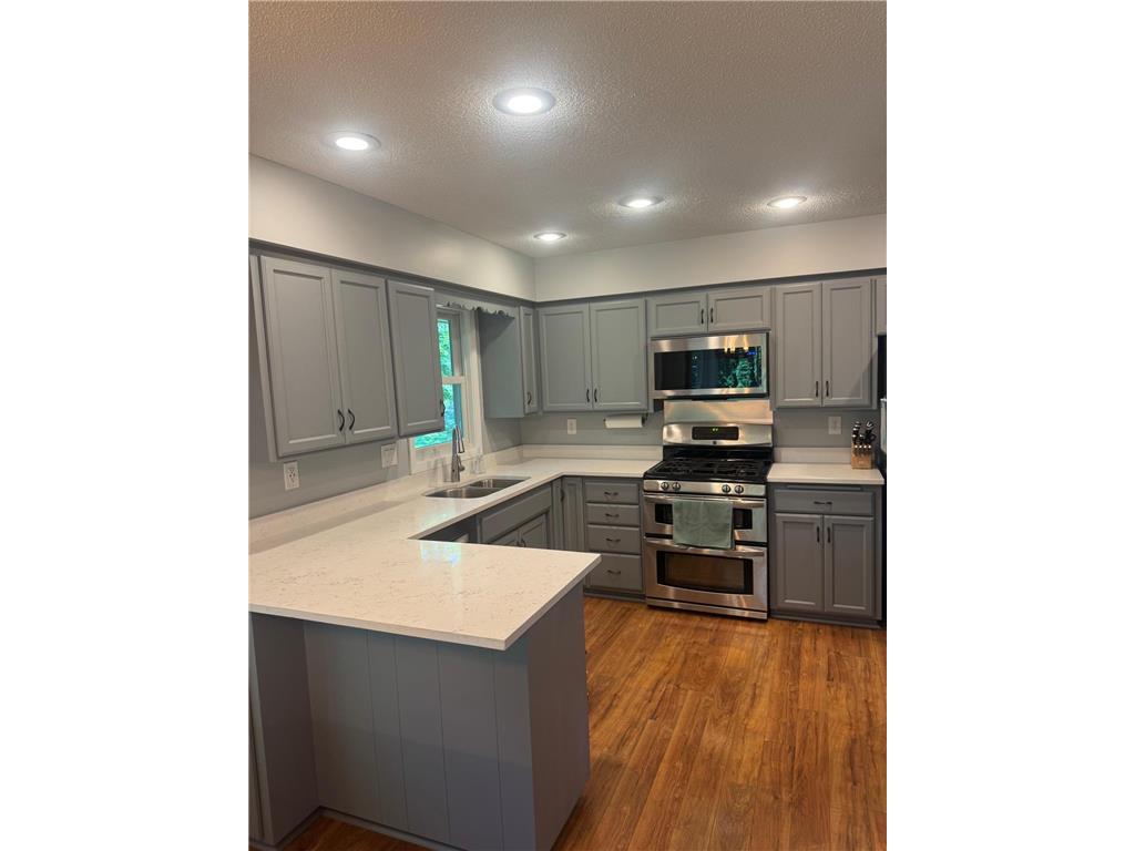 404 Highland Drive Chanhassen MN 55317 - Lotus Lake 7104235 image2