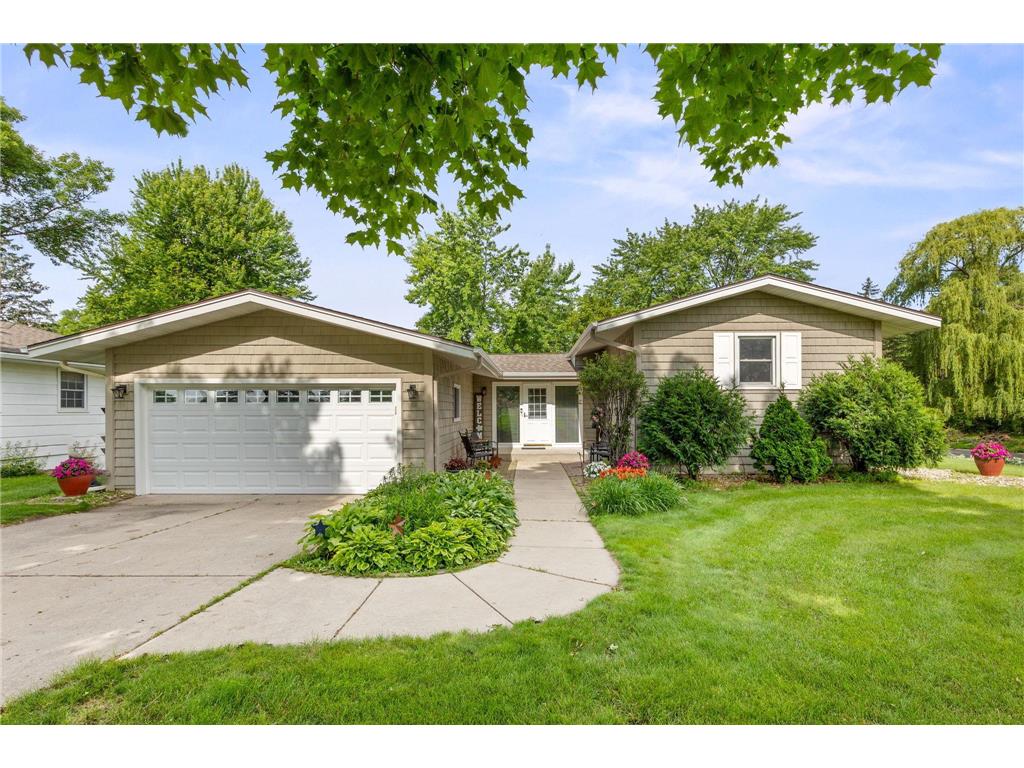 404 Larson Street SW Hutchinson MN 55350 6737121 image1