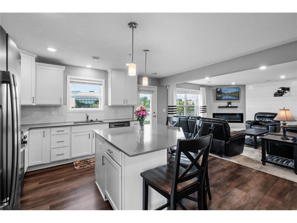 404 Locke Pointe Drive NE Fridley MN 55432 6721165 image1