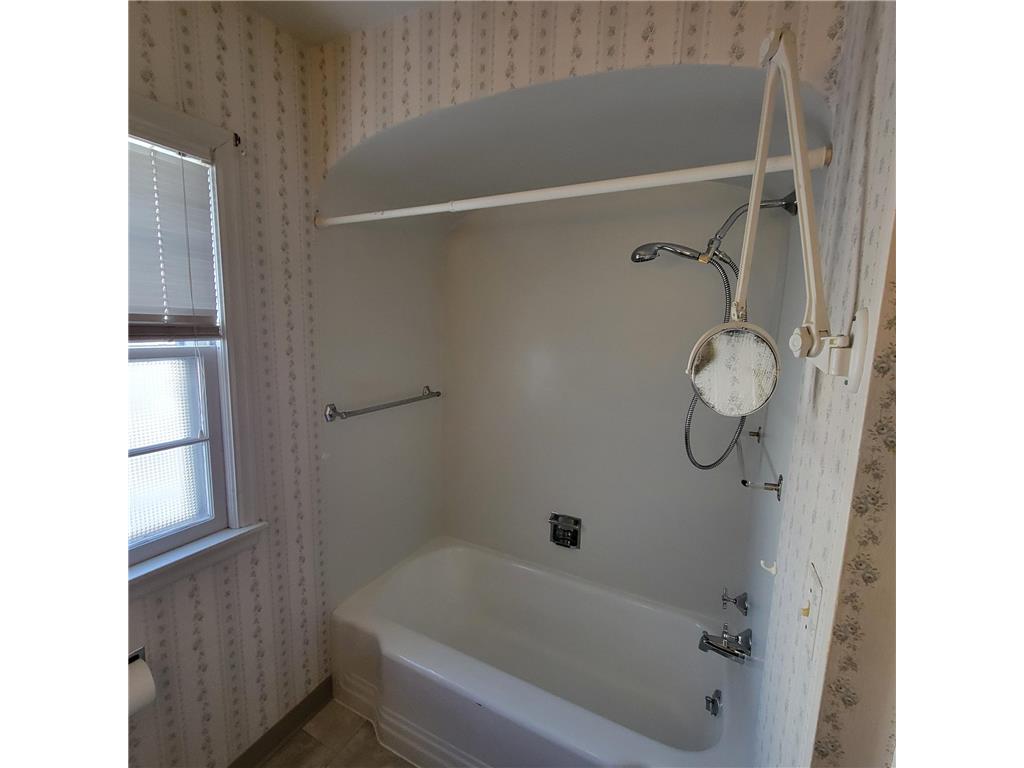 404 N Vine Street Fergus Falls MN 56537 7014052 image20