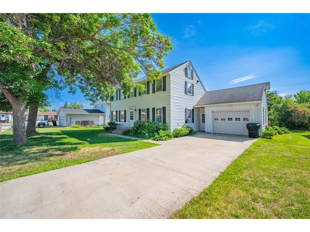 404 S 10th Avenue W Virginia MN 55792 6385656 image1