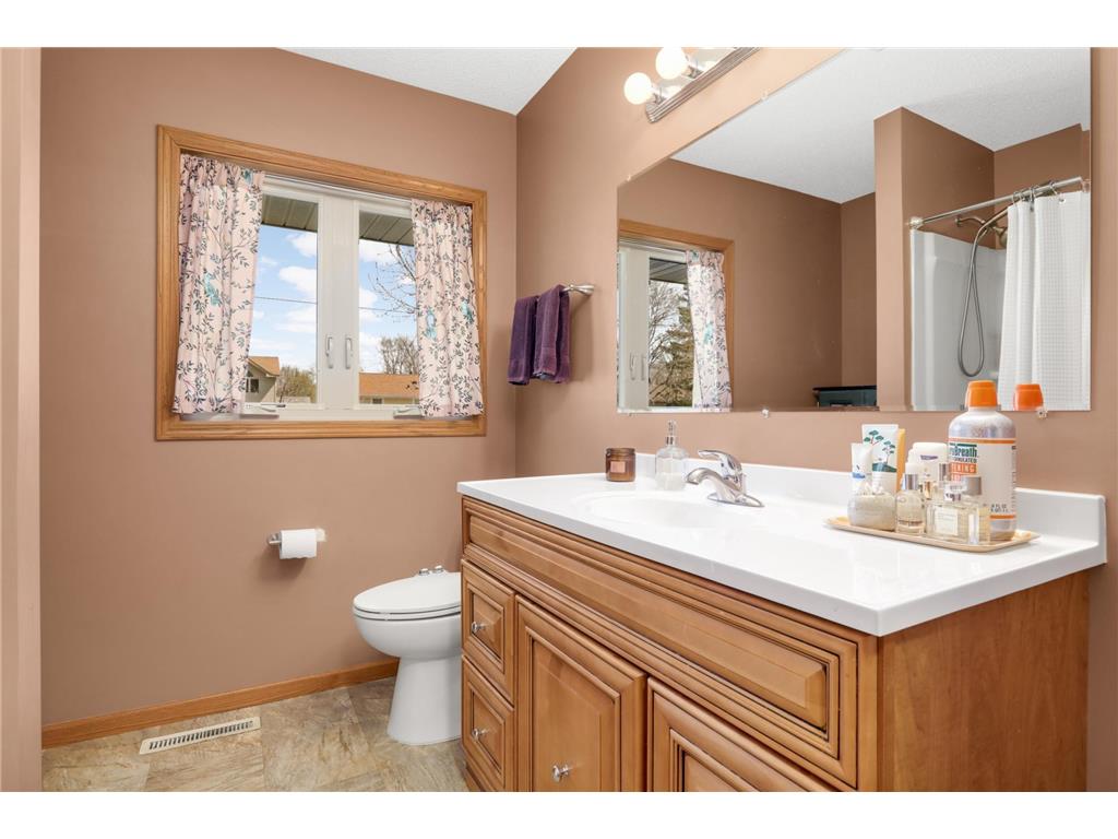 4042 Main Street NE Fridley MN 55421 7061254 image20