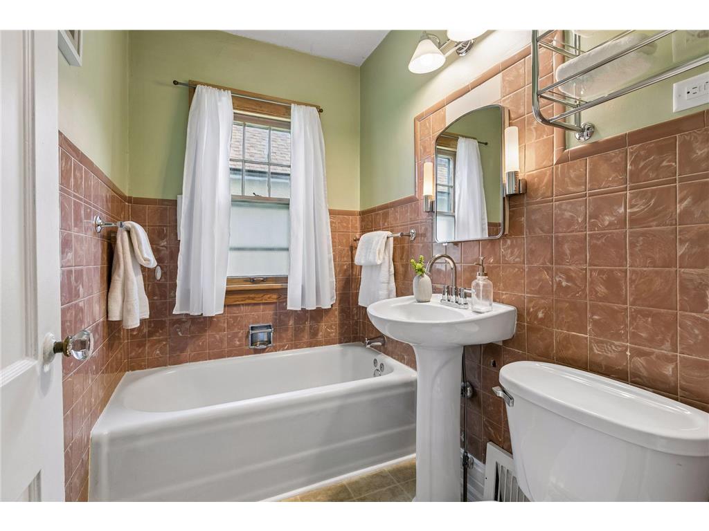 4046 Vincent Avenue N Minneapolis MN 55412 7038878 image18