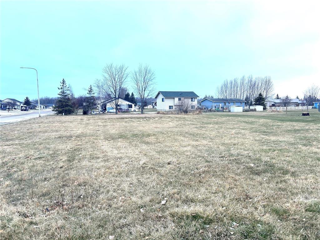 405 Dale Avenue SW Warroad MN 56763 7025161 image1