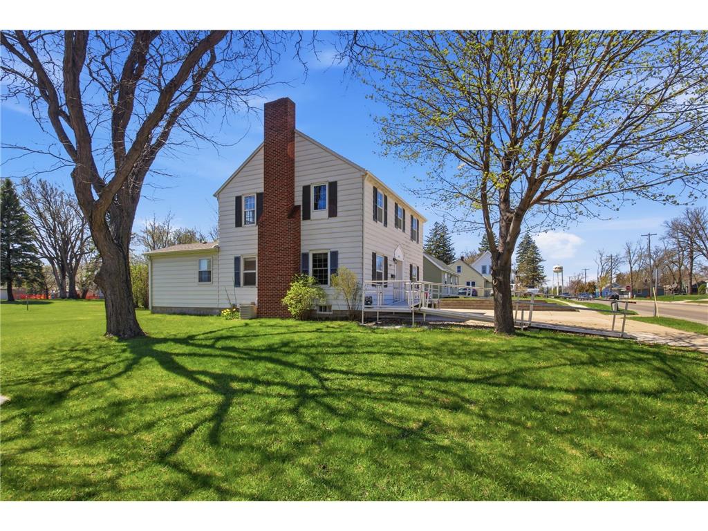 405 Willmar Avenue SW Willmar MN 56201 7062620 image1