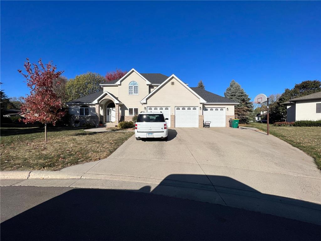 405 Woodland Way, Marshall, MN, 56258 MLS 7413289 Edina Realty