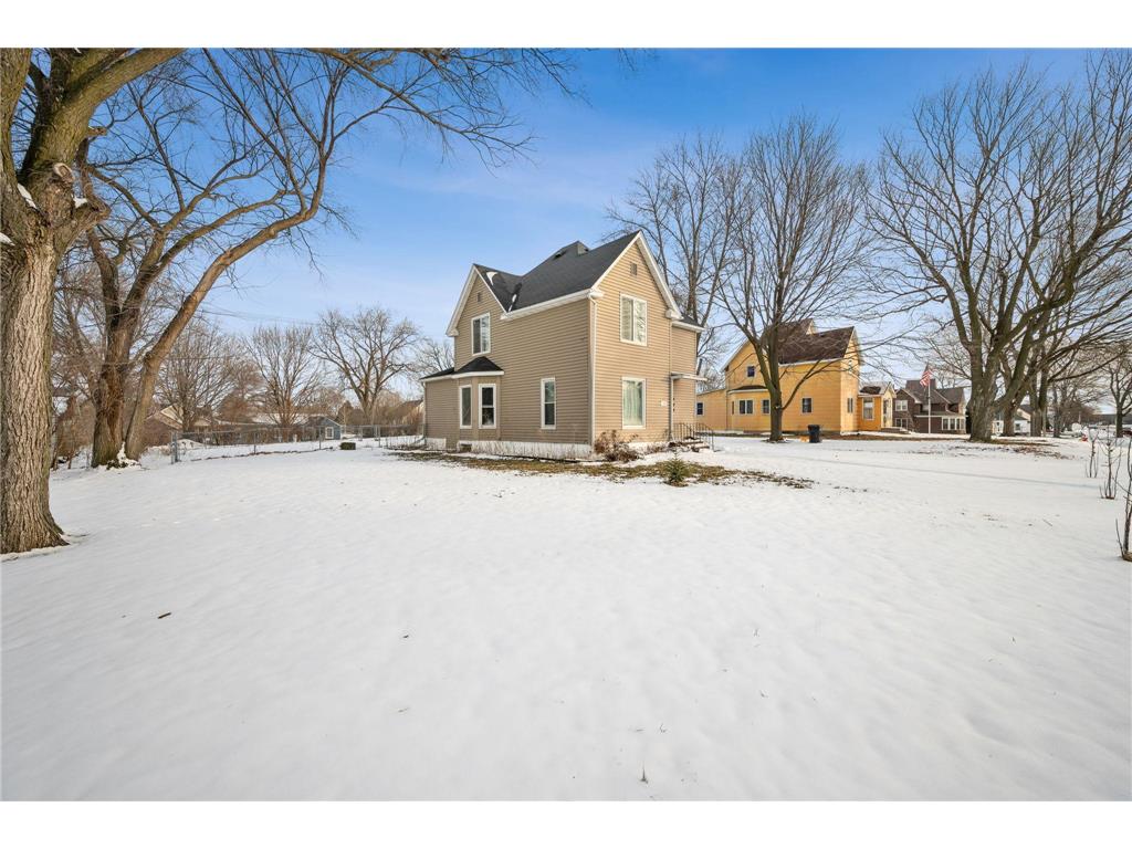 406 E Ciro Street Truman MN 56088 7003550 image26