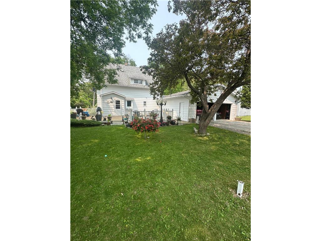 406 Roberts Avenue NE Warroad MN 56763 6731380 image1