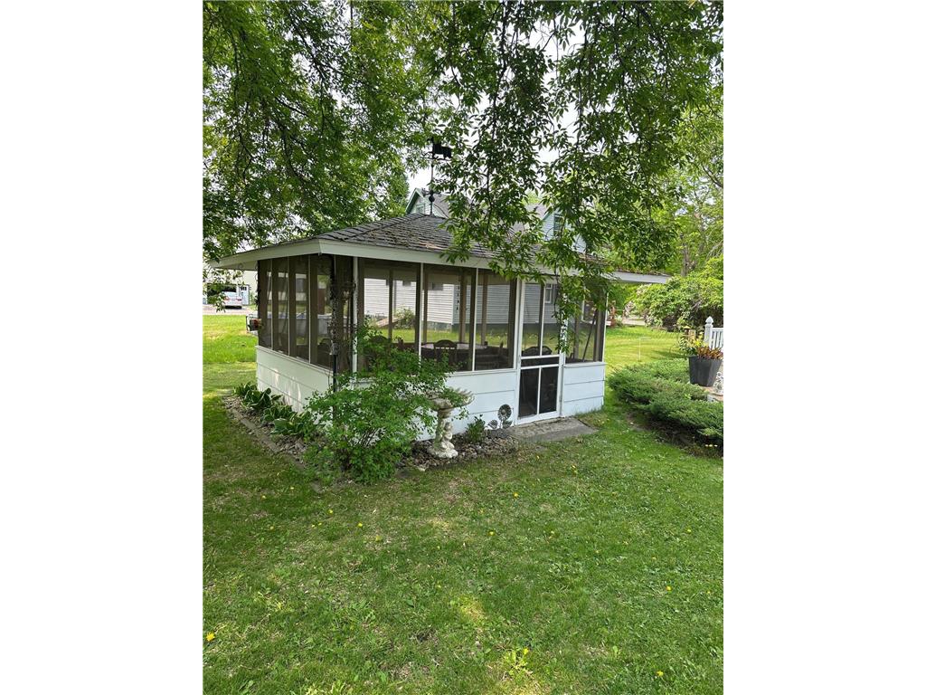 406 Roberts Avenue NE Warroad MN 56763 6731380 image3