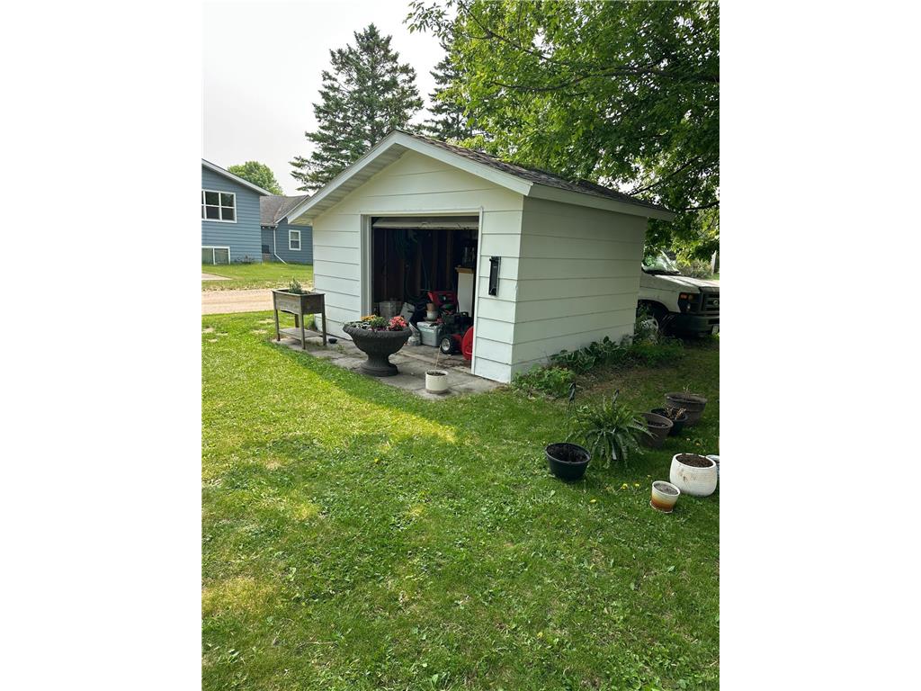 406 Roberts Avenue NE Warroad MN 56763 6731380 image4