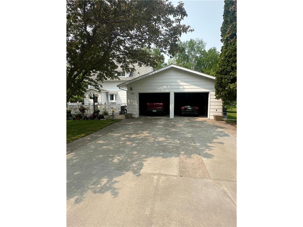 406 Roberts Avenue NE Warroad MN 56763 6731380 image5