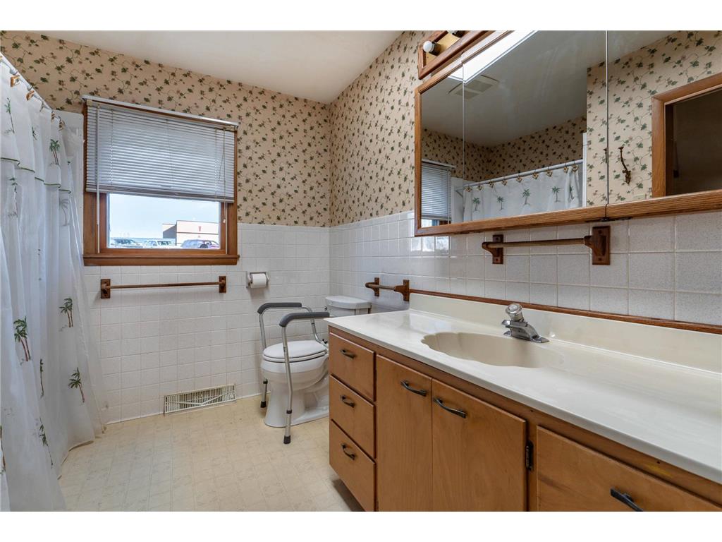 406 W Main Street Battle Lake MN 56515 6821056 image32