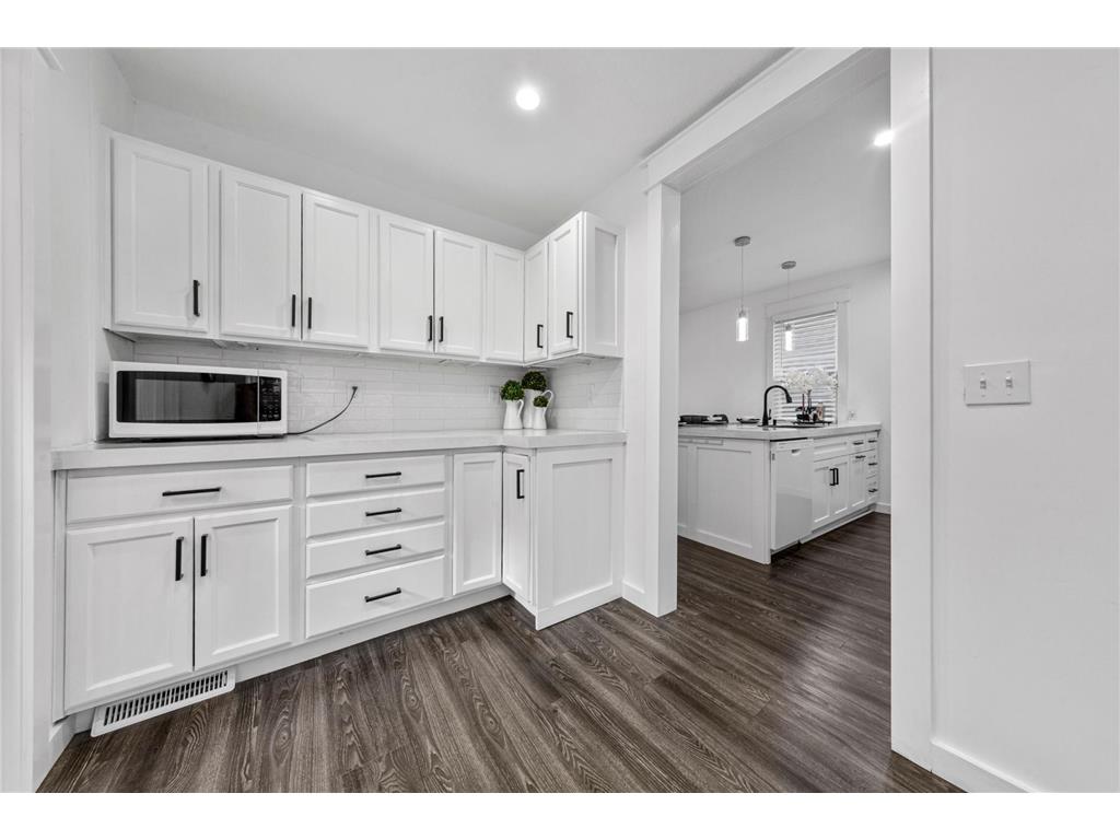 407 E Pleasant Street Mankato MN 56001 7055744 image17