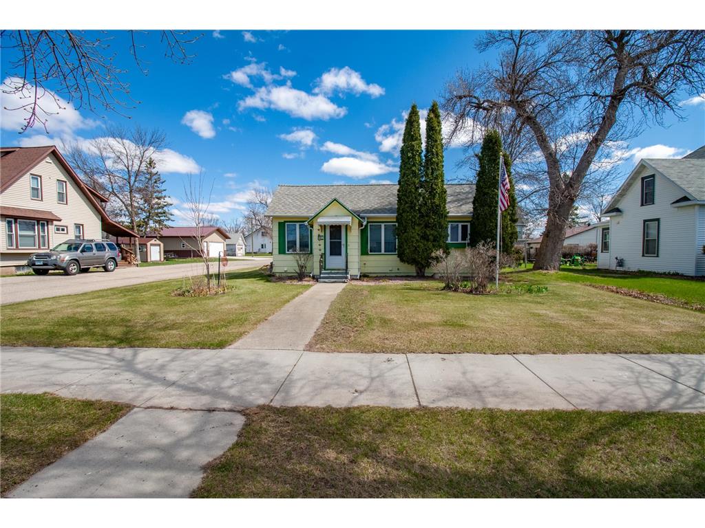 407 Holden Avenue Henning MN 56551 7065669 image1
