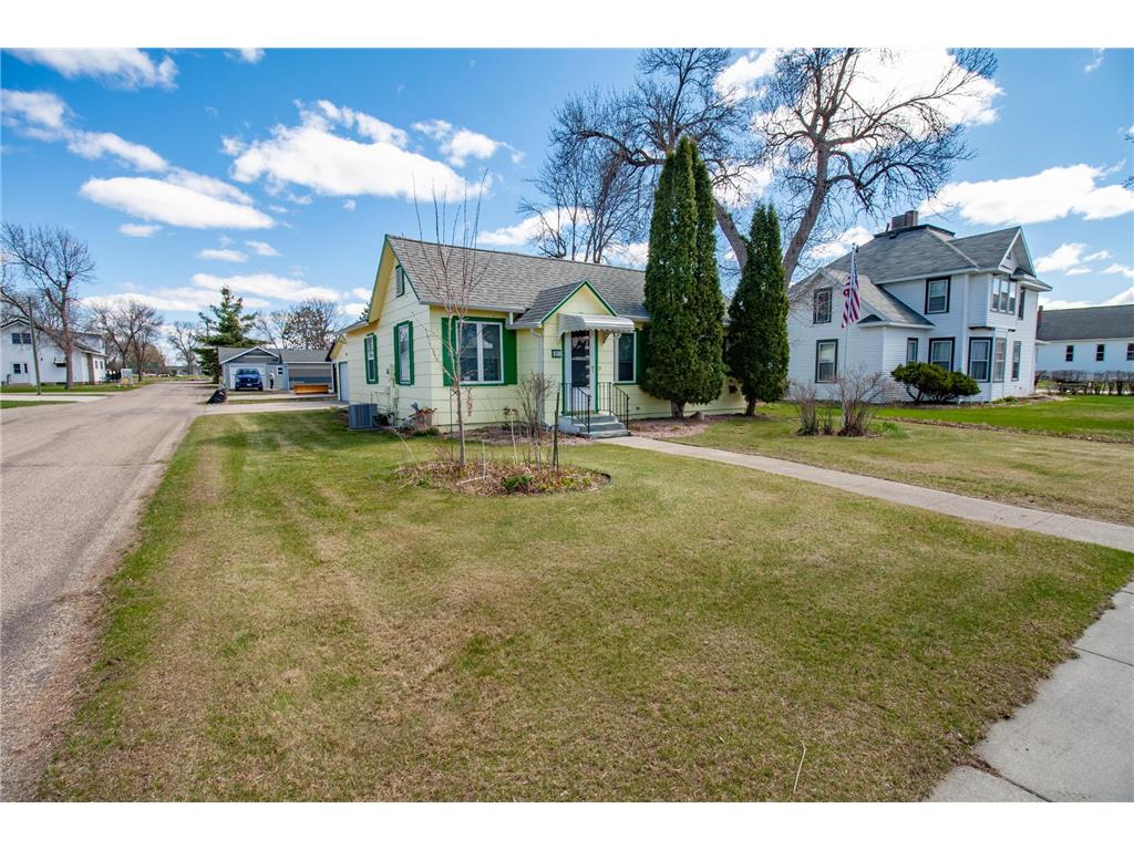 407 Holden Avenue Henning MN 56551 7065669 image3