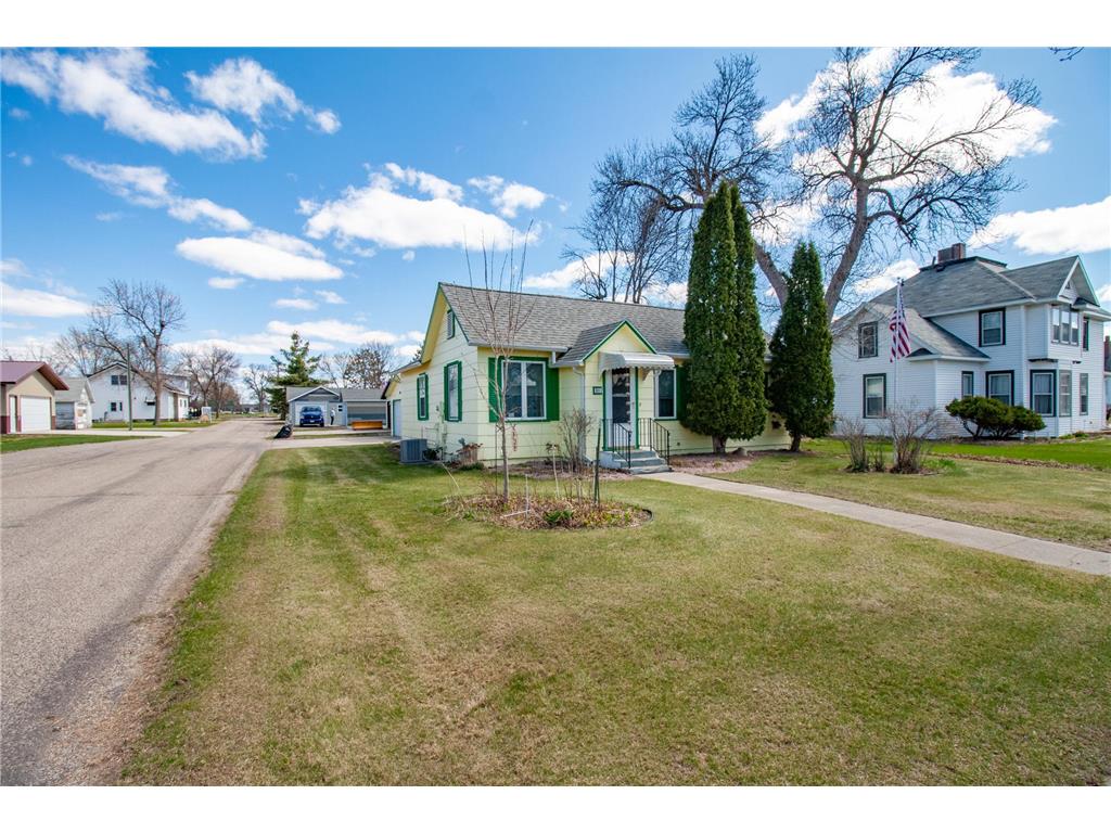 407 Holden Avenue Henning MN 56551 7065669 image4