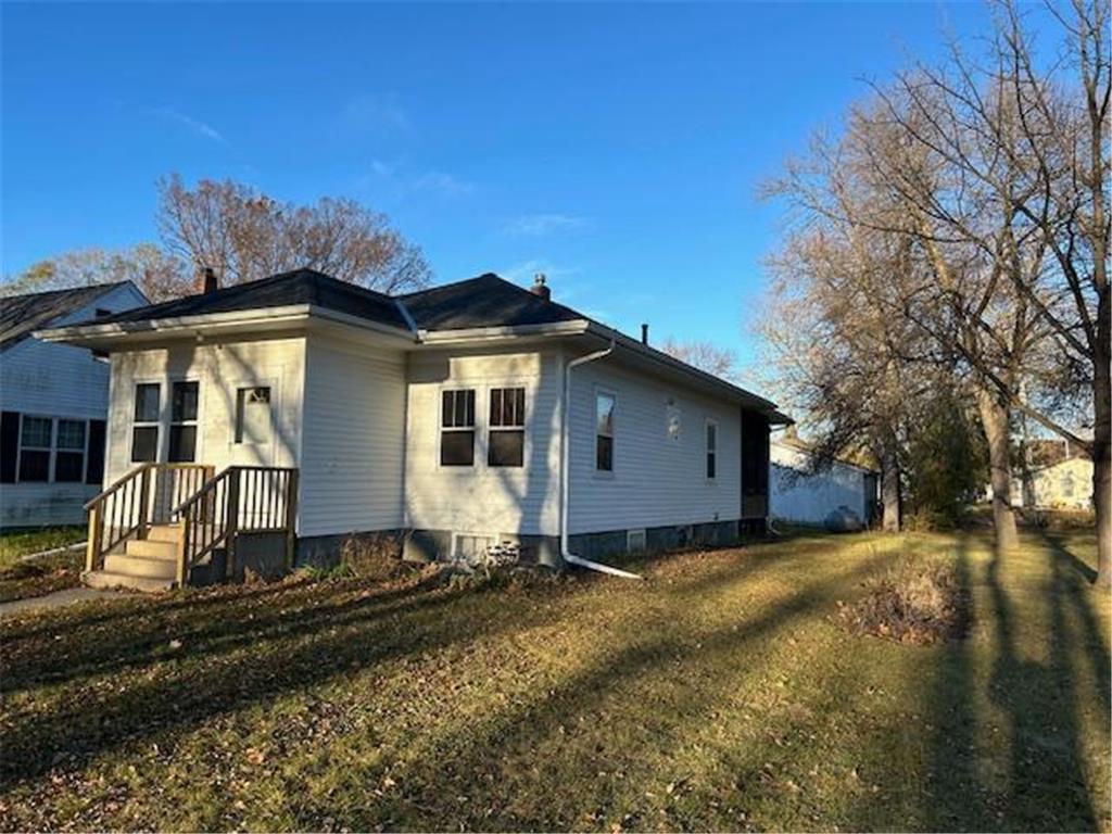 407 N Madison Street Minneota MN 56264 6626428 image1