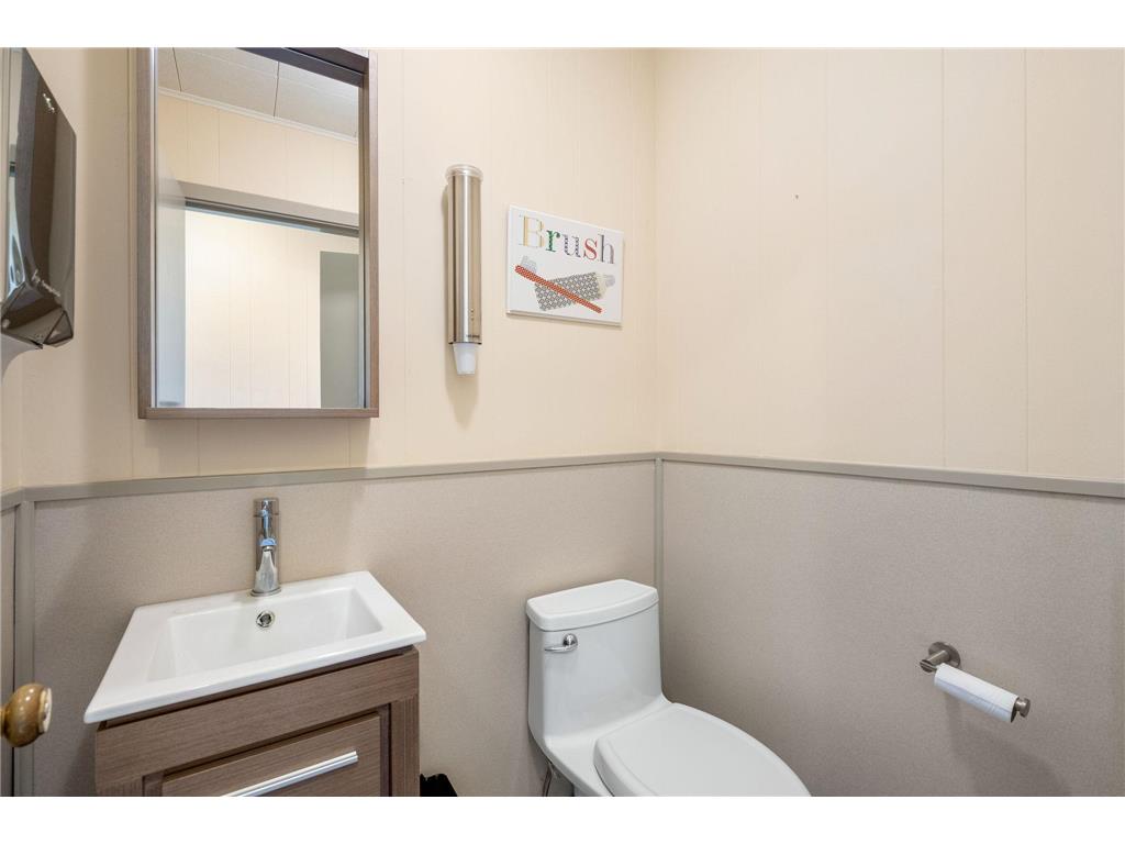 407 NW Lincoln Street Adams MN 55909 6694121 image16