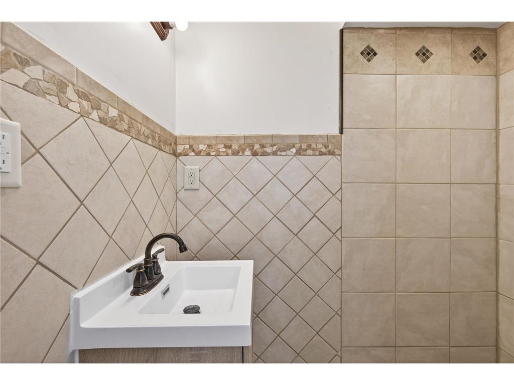 407 Osceola Avenue S Saint Paul MN 55102 7065389 image16