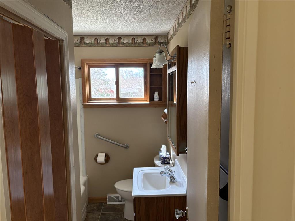 408 E 32nd Street Hibbing MN 55746 7074079 image11