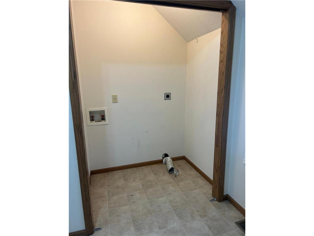 408 Main Avenue N Thief River Falls MN 56701 6798701 image33