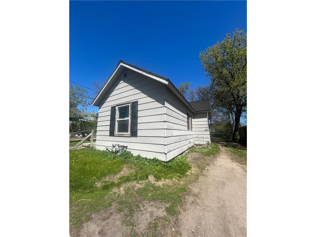 408 State Street E Detroit Lakes MN 56501 7074048 image1