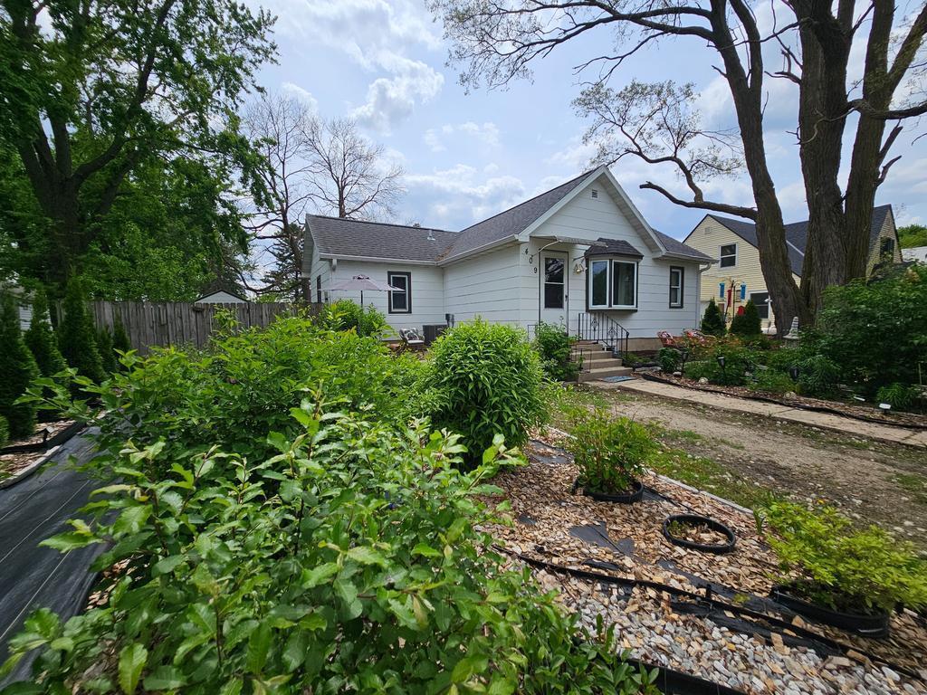 409 2nd Street W Claremont MN 55924 6728620 image1