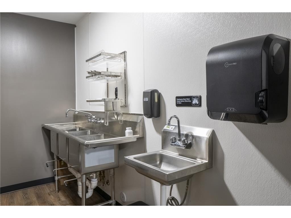 409 Central Avenue N Faribault MN 55021 6810439 image42