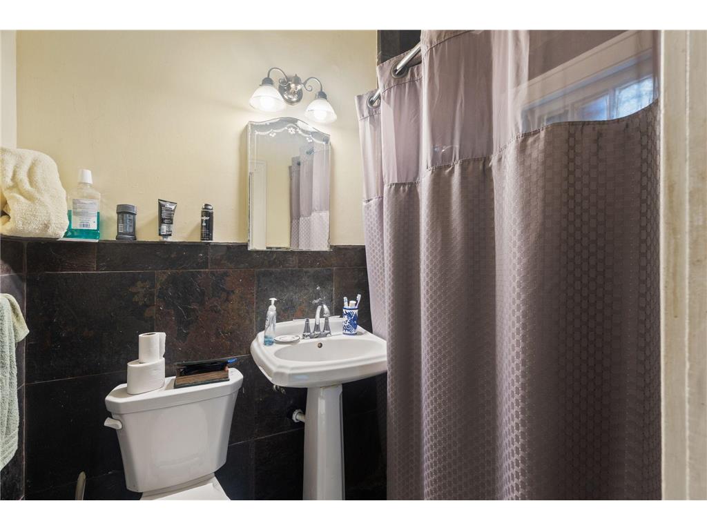 409 Thomas Avenue S Minneapolis MN 55405 7085767 image15