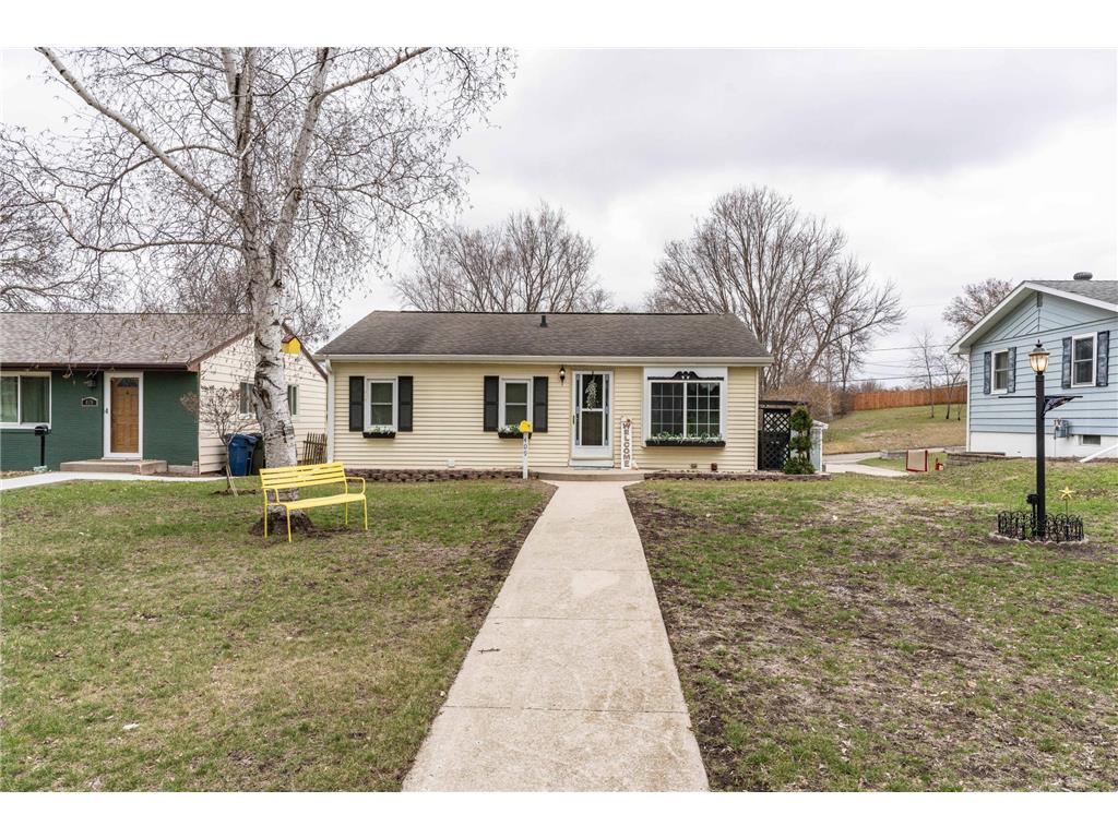 409 W Douglas Avenue Fergus Falls MN 56537 6519222 image1